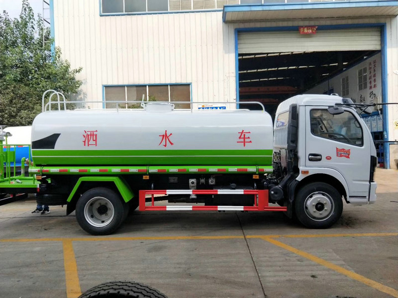國(guó)六東風(fēng)凱普特D7灑水車(chē)